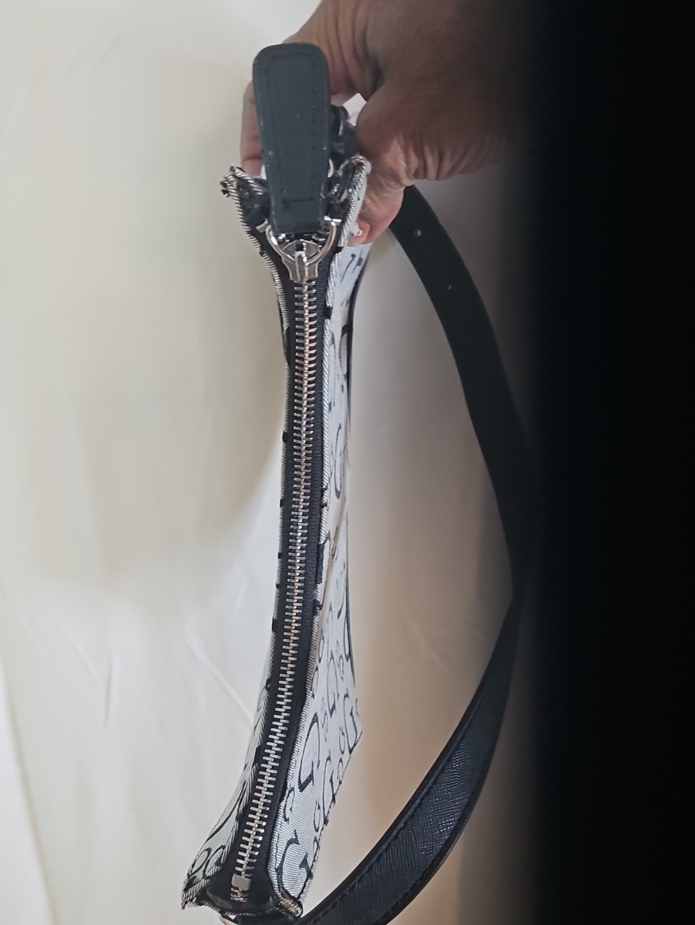 Guess Black & White Logo Shoulder Bag - Picture 6 of 8